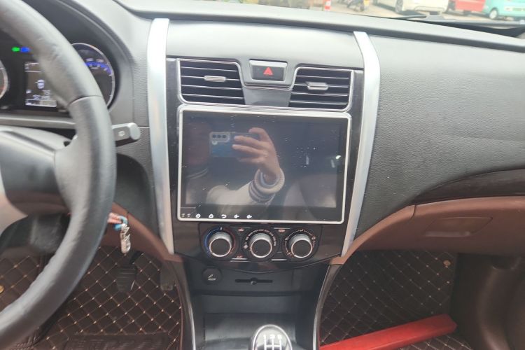 Forthing SX6 2016 car image #13