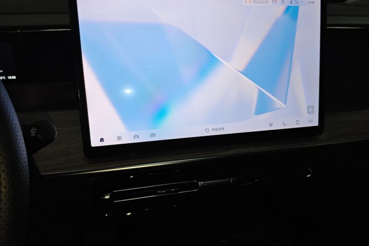 GAC Trumpchi E8 2024 #13 GAC Trumpchi E8 2024 car image #13