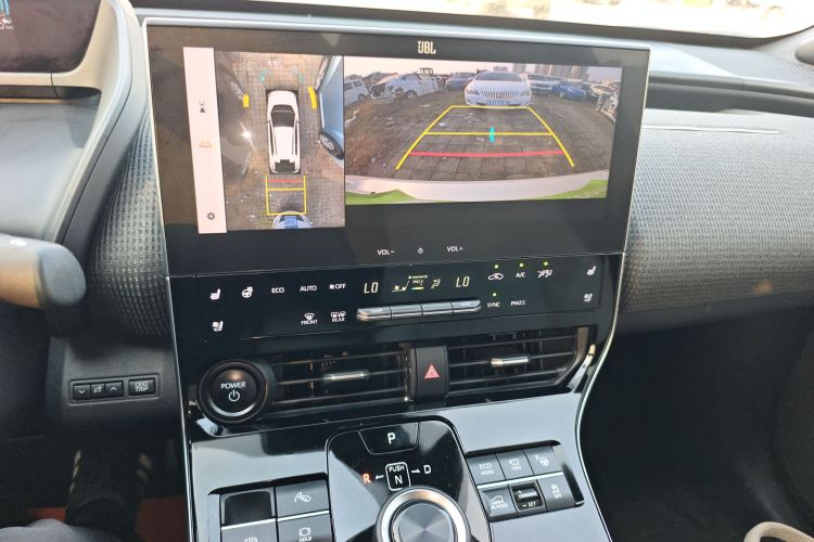 Toyota bZ4X 2022 immagine di auto #13