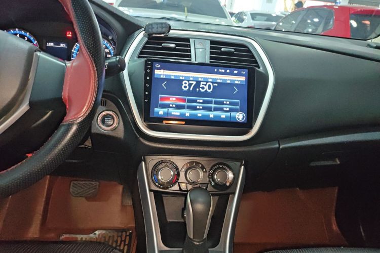 Suzuki S-Cross 2016 immagine di auto #13