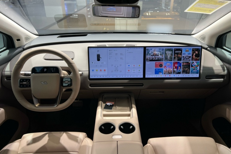 Li i8 2025 image de voiture #13