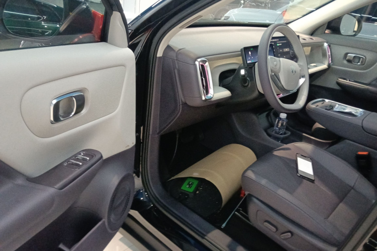 零跑汽车 零跑B10 2025 汽车图片 #13