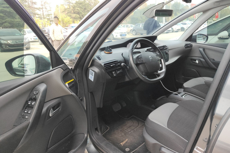 Citroen C4 PICASSO 2017 صورة سيارة #13