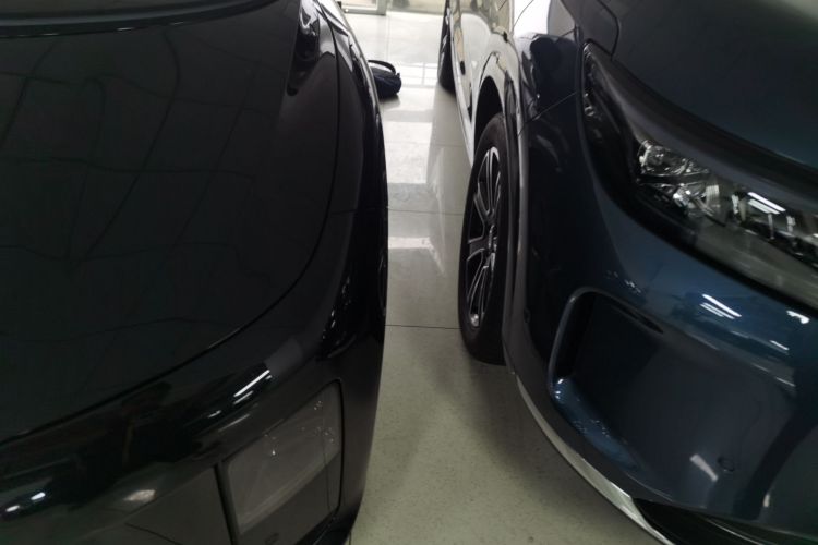 Li i8 2025 image de voiture #13