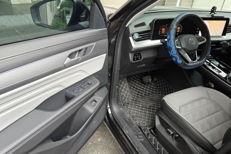 Volkswagen Tavendor 2023 car image #13