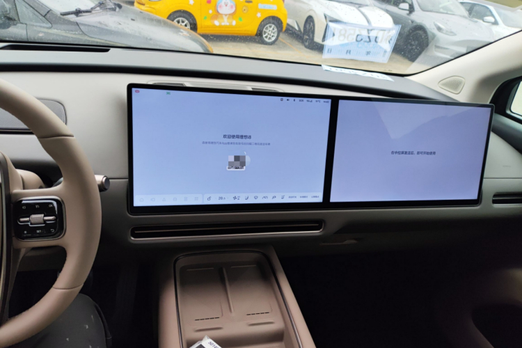 Li i8 2025 image de voiture #13