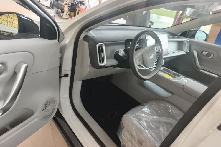 零跑汽车 零跑B01 2025 汽车图片 #13