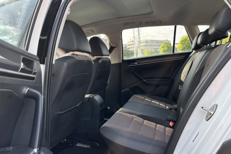 Volkswagen C-Trek 2017 immagine di auto #13