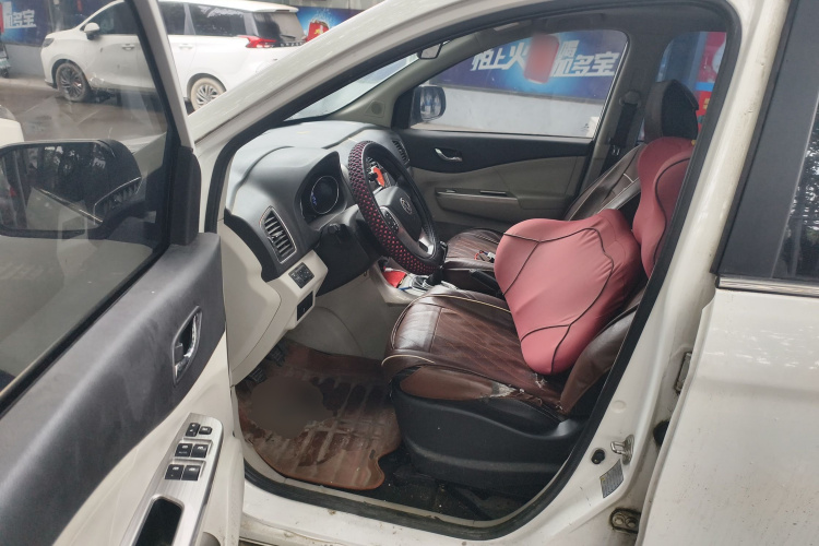 Forthing S500 2016 car image #13