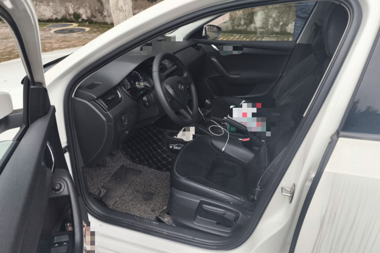 Skoda Octavia 2019 car image #13