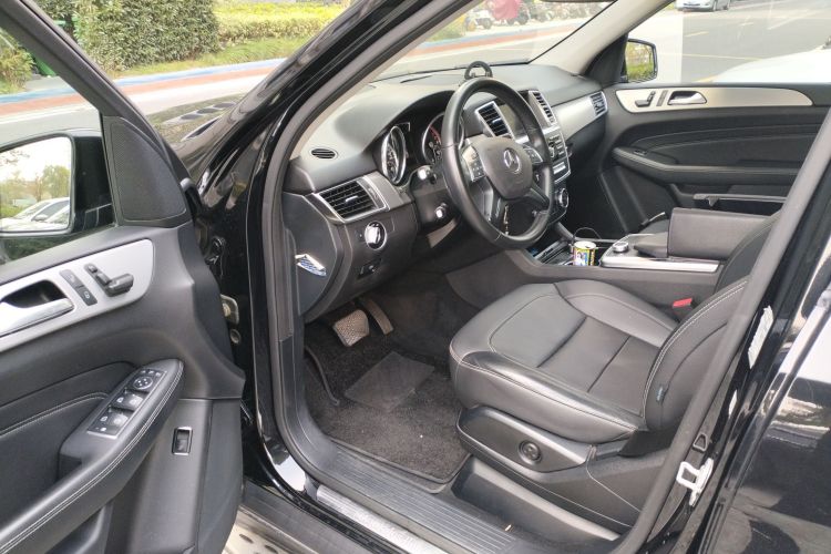 Mercedes-Benz M Class 2015 car image #13