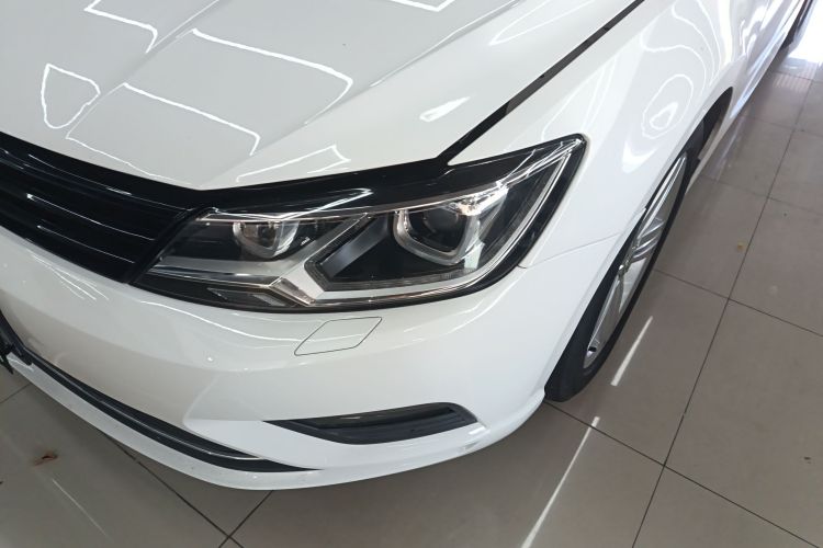 Volkswagen Lamando 2015 immagine di auto #13