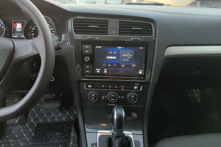 Volkswagen Golf Pure Electric 2020 #13 Volkswagen Golf Pure Electric 2020 car image #13