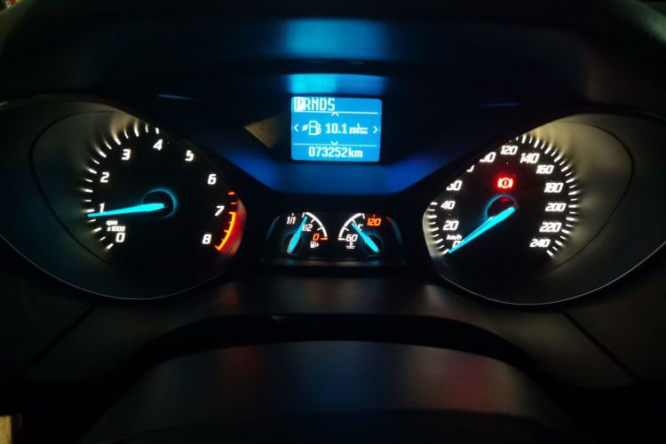 Ford Focus (Imported) 2015 #13 Ford Focus (Imported) 2015 car image #13