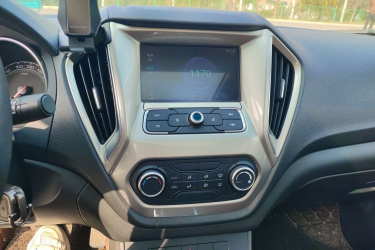 MG GT 2016 car image #13