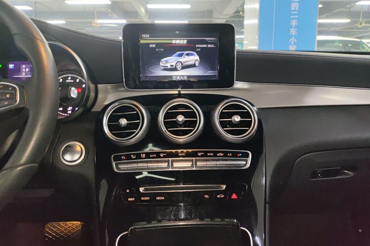 Mercedes-Benz GLC Class 2016 car image #13