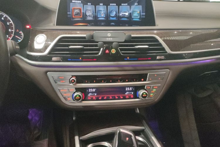 BMW M760Le 2017 #13 BMW M760Le 2017 car image #13