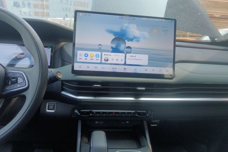 GEELY OkavangoR7 2025 car image #13