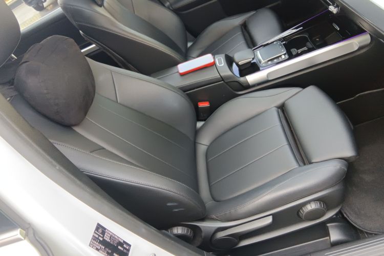 Mercedes-Benz GLB Class 2021 immagine di auto #13