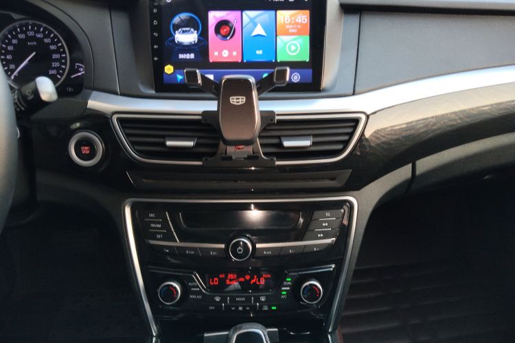 GEELY Ulion 2015 immagine di auto #13