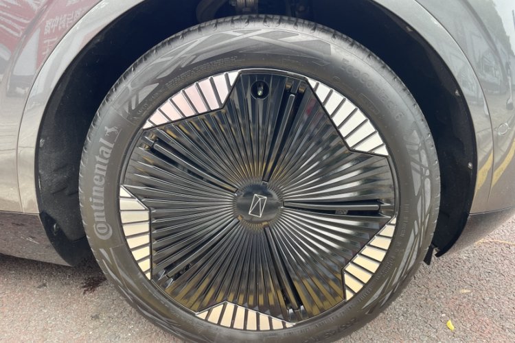 阿维塔 阿维塔11 2023 汽车图片 #13