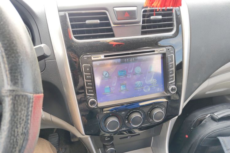 Forthing S500 2015 изображение автомобиля #13