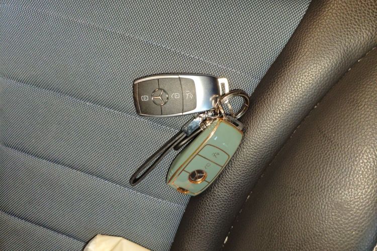 Mercedes-Benz EQC Class 2022 car image #13