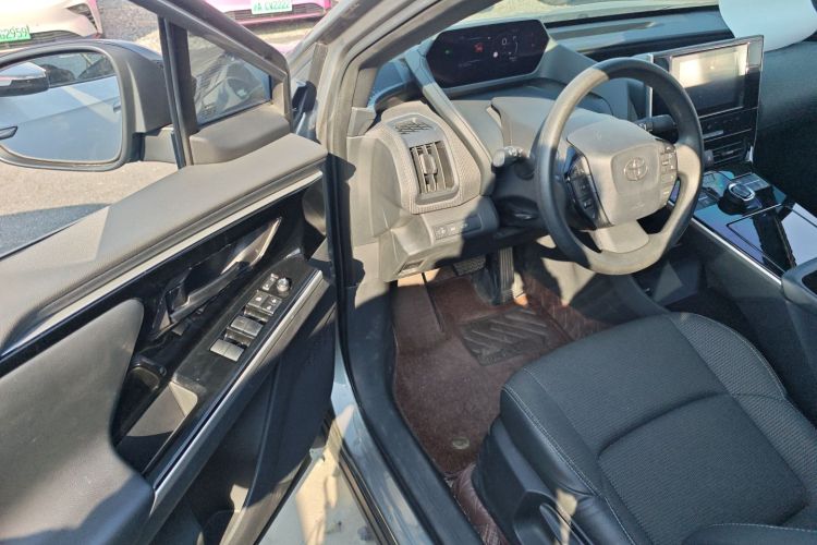 Toyota bZ4X 2024 immagine di auto #13