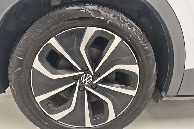 Volkswagen ID.4 X 2021 immagine di auto #13