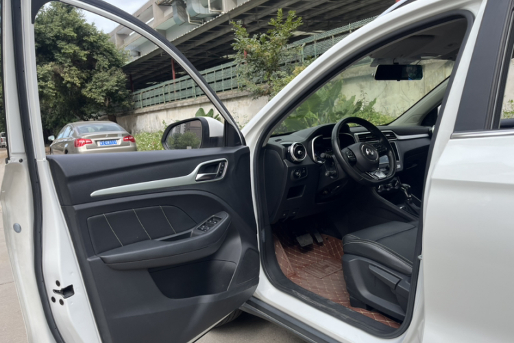 MG ZS 2018 car image #13