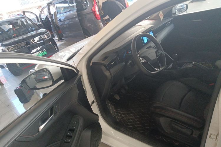 Roewe i5 2023 car image #13