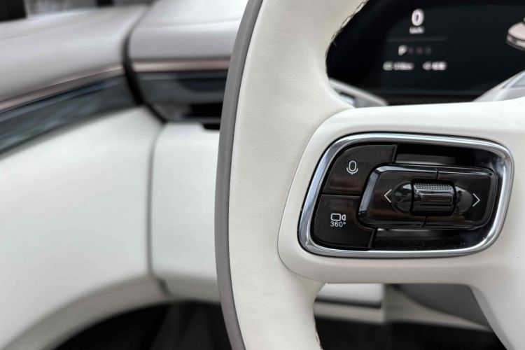 Zeekr 7X 2024 car image #13