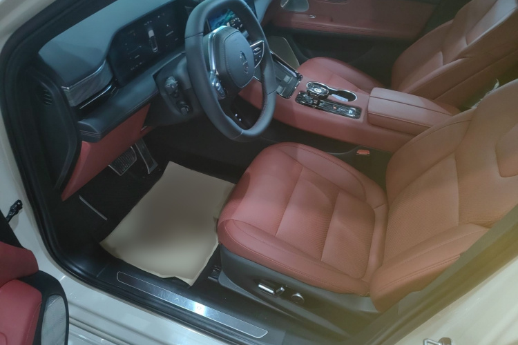 2023 car image #13