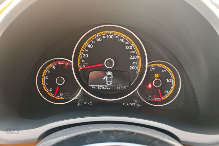 Volkswagen Beetle 2018 car image #13