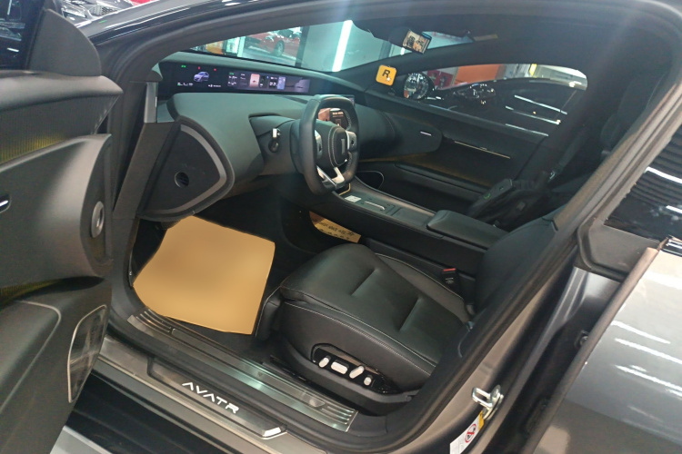 Avatr 12 2023 car image #13