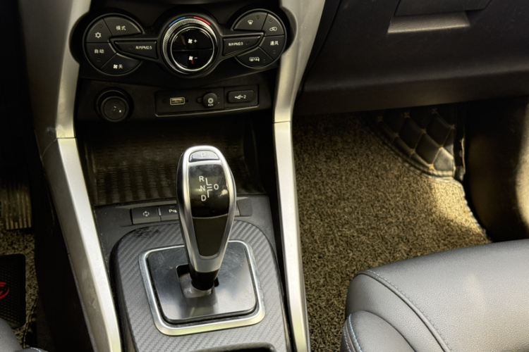 BYD Yuan New Energy 2018 car image #13