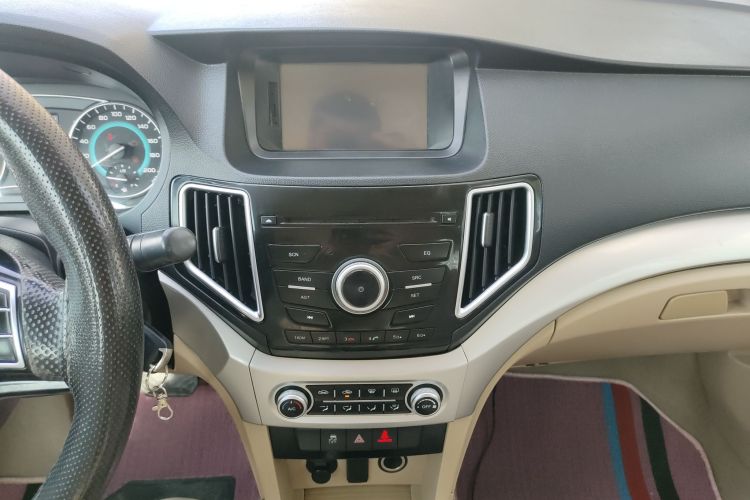 Great Wall C30 2015 car image #13