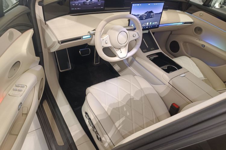 HongQi 2024 car image #13