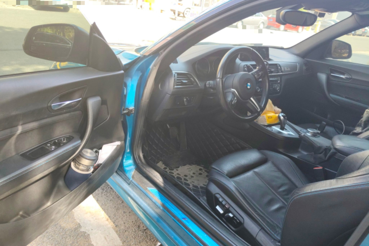 BMW M2 2018 car image #13