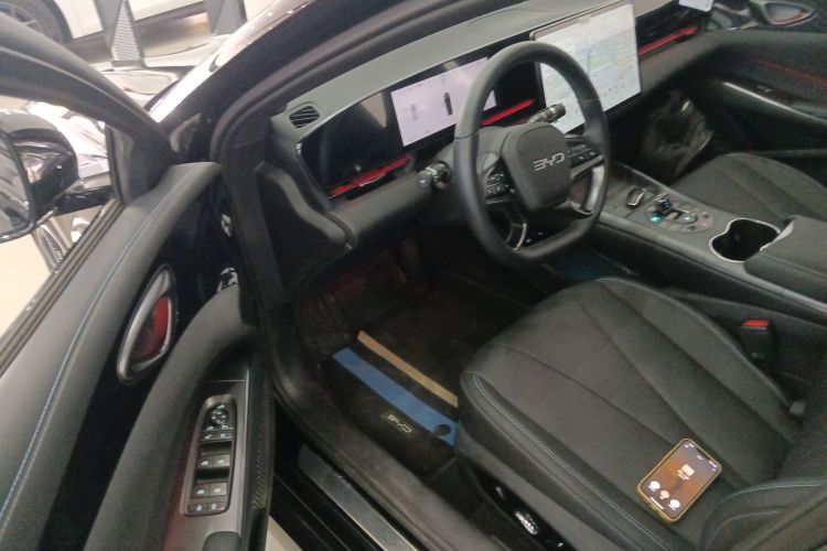 BYD Seal 2025 car image #13