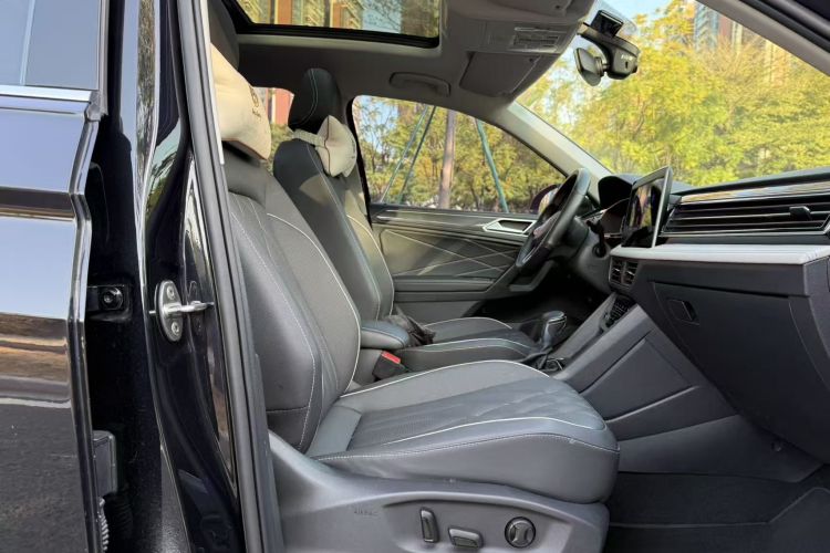 Volkswagen Tiguan L 2022 imagen de coche #13