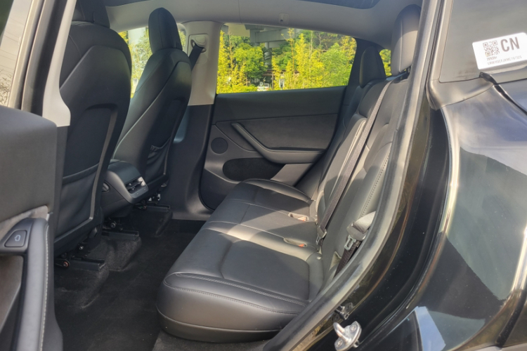 Tesla Model Y 2021 immagine di auto #13