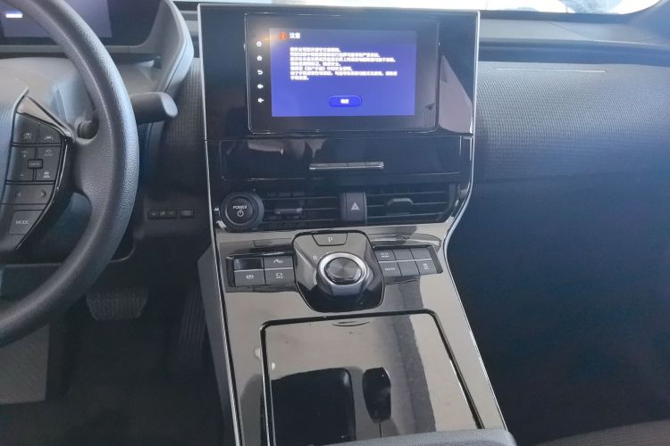 Toyota bZ4X 2022 immagine di auto #13