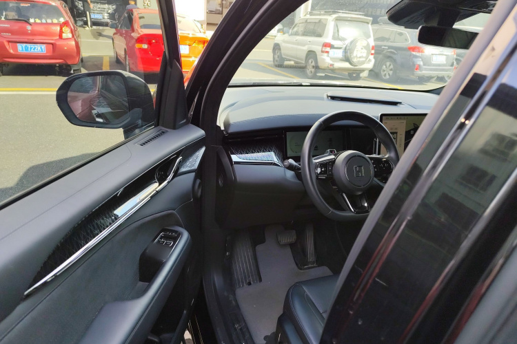 Zeekr 009 2023 car image #13