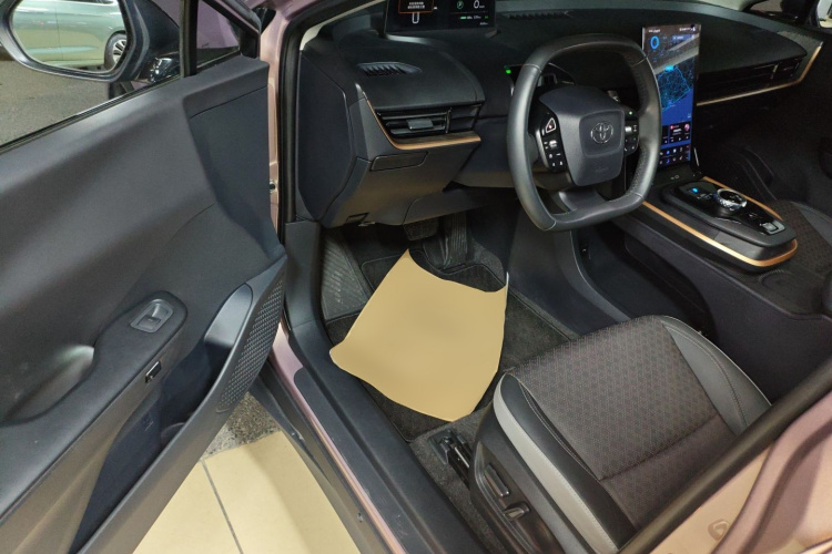 Toyota bZ3 2023 immagine di auto #13