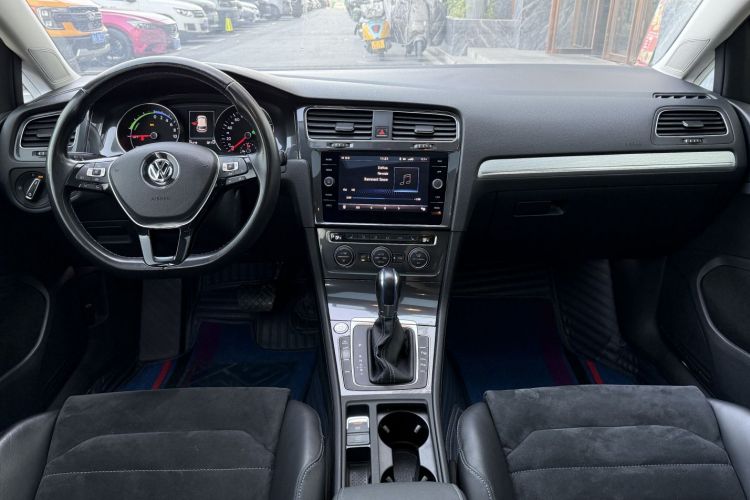 Volkswagen Golf Pure Electric 2020 #13 Volkswagen Golf Pure Electric 2020 car image #13