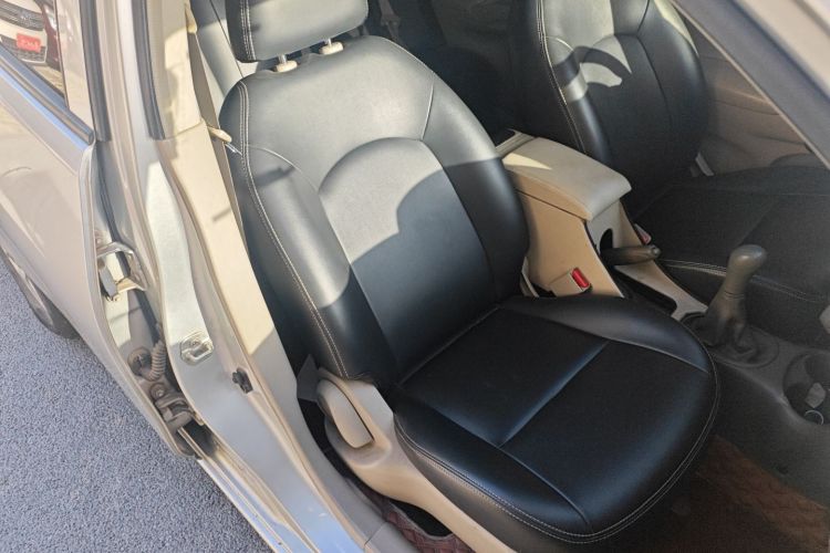 Nissan Sunny 2015 #13 Nissan Sunny 2015 car image #13