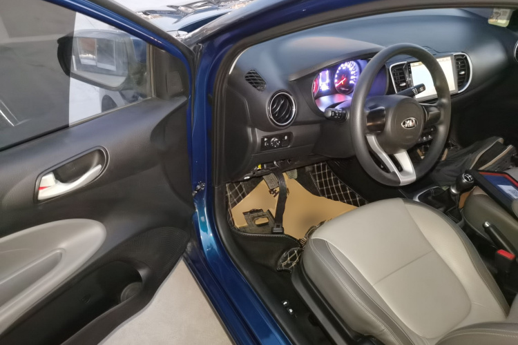 Kia 2019 car image #13