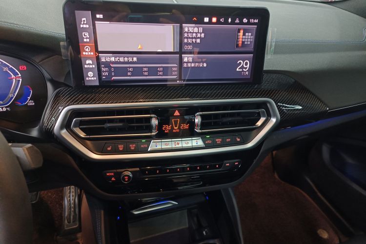 BMW X4 M40i 2022 #13 BMW X4 M40i 2022 car image #13