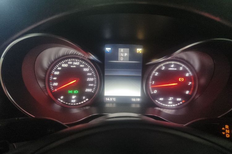 Mercedes-Benz GLC Coupe 2018 immagine di auto #13